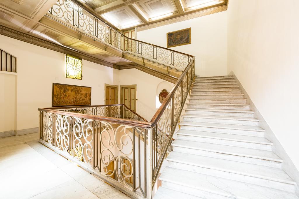 רומא Colosseo Luxury Apartment מראה חיצוני תמונה