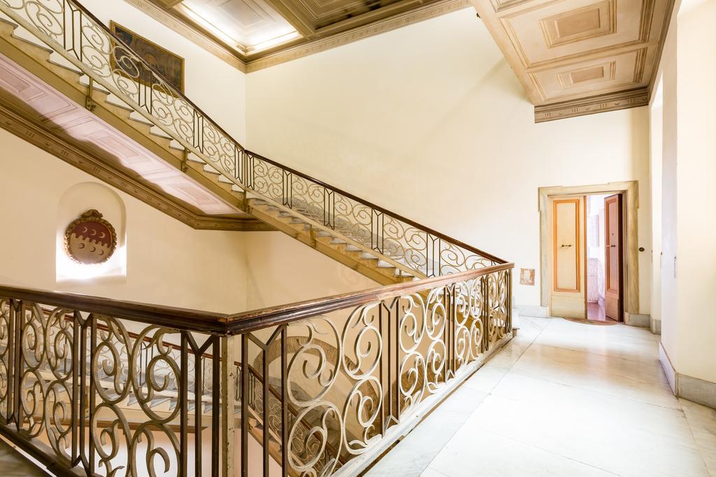 רומא Colosseo Luxury Apartment מראה חיצוני תמונה